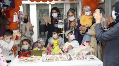 Bursa'da lösemili minik kahramanlara umut dolu kutlama