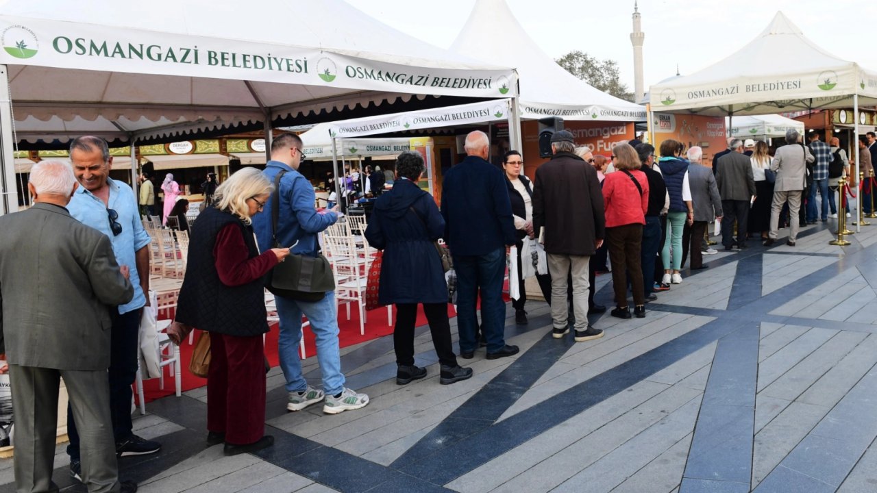 Bursa&#039;da Osmangazi Kitap Fuarı 8’inci gününde de doldu taştı
