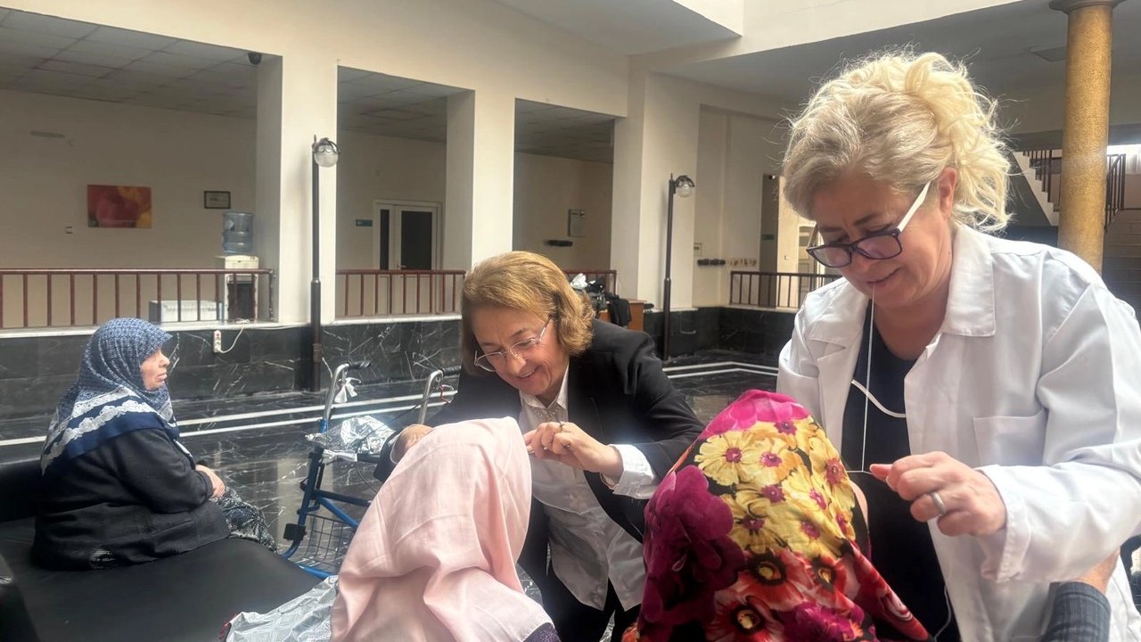 CHP Kayseri Talas Kadın Kolları&#039;ndan huzurevine ziyaret