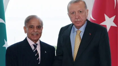 Cumhurbaşkanı Erdoğan, Pakistan Başbakanı Şahbaz Şerif ile Bakü’de görüştü