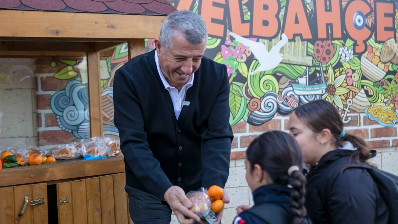 Dalında kalan mandalina halkla buluştu