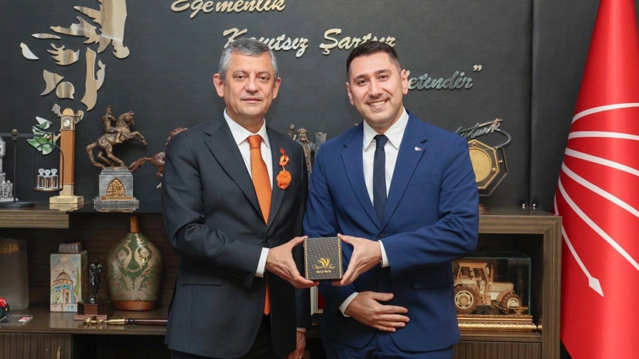 Deniz Karafazlı, CHP Genel Başkanı Özgür Özel’i ziyaret etti