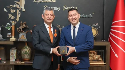 Deniz Karafazlı, CHP Genel Başkanı Özgür Özel’i ziyaret etti