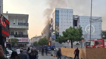 Düzce'de belediye binası yıkımında yangın paniği!