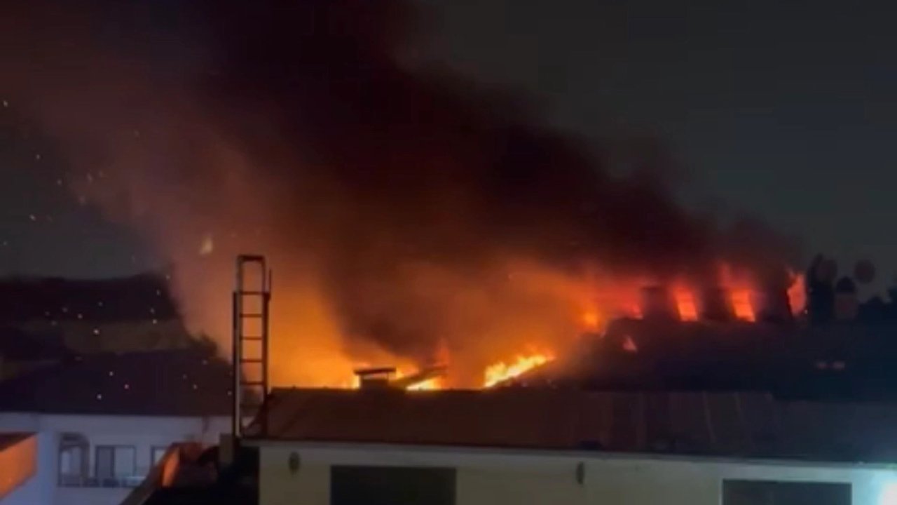 Düzce&#039;de çatı katı yangını panikletti!