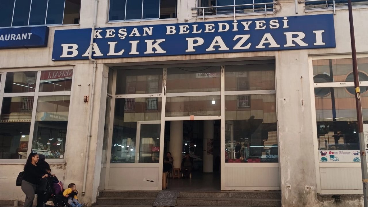 Edirne Keşan Balık Pazarı’nda kanalizasyon sorunu sürüyor!
