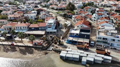 Foça'da dere yatağına yapılan kanal taşkını önledi