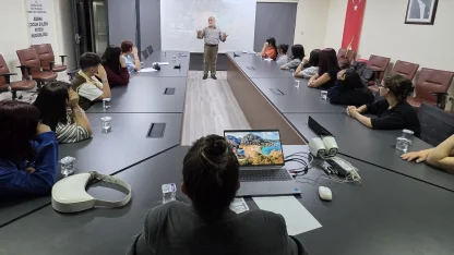 Gazeteci Özke gençlerle şiir üzerine buluştu