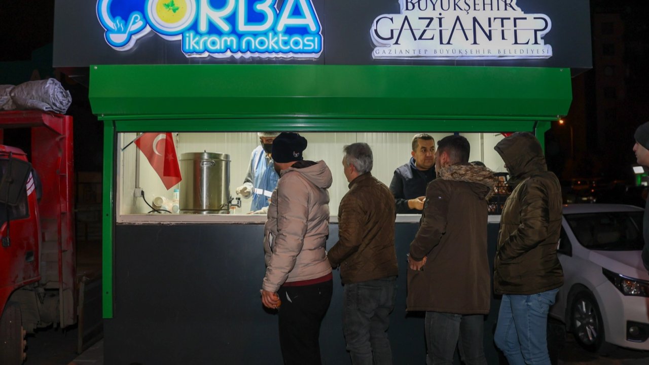 Gaziantep’te 39 noktada sıcak çorba ikramı