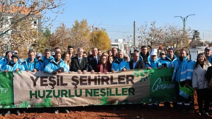  Gaziantep'te YEŞİLANTEP projesiyle fidanlar toprakla buluşuyor