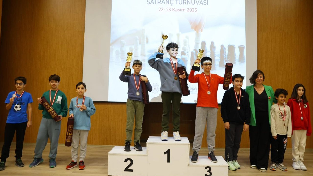 Geleceğin satranççıları Karabağlar&#039;da buluştu