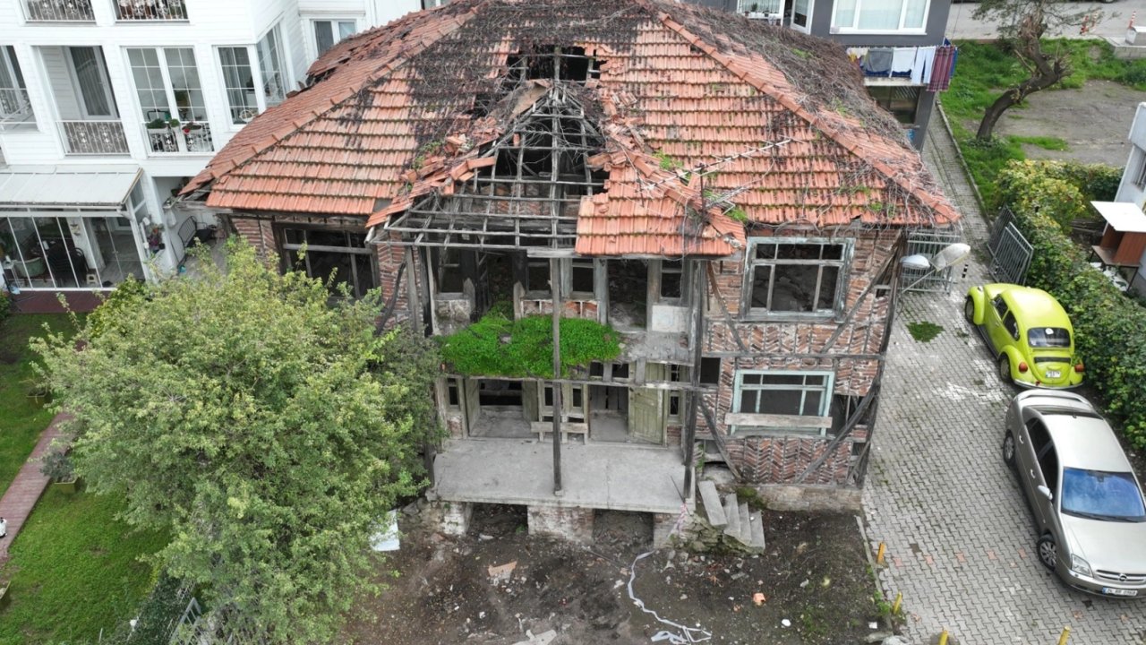 Gölcük&#039;te tarihi yapı kütüphaneye dönüşüyor