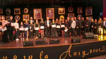 Güzelbahçeli gençler Atatürk için söyledi