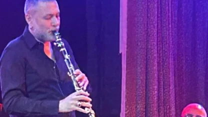 Hüsnü Şenlendirici Amerika turnesinde fırtına gibi esiyor