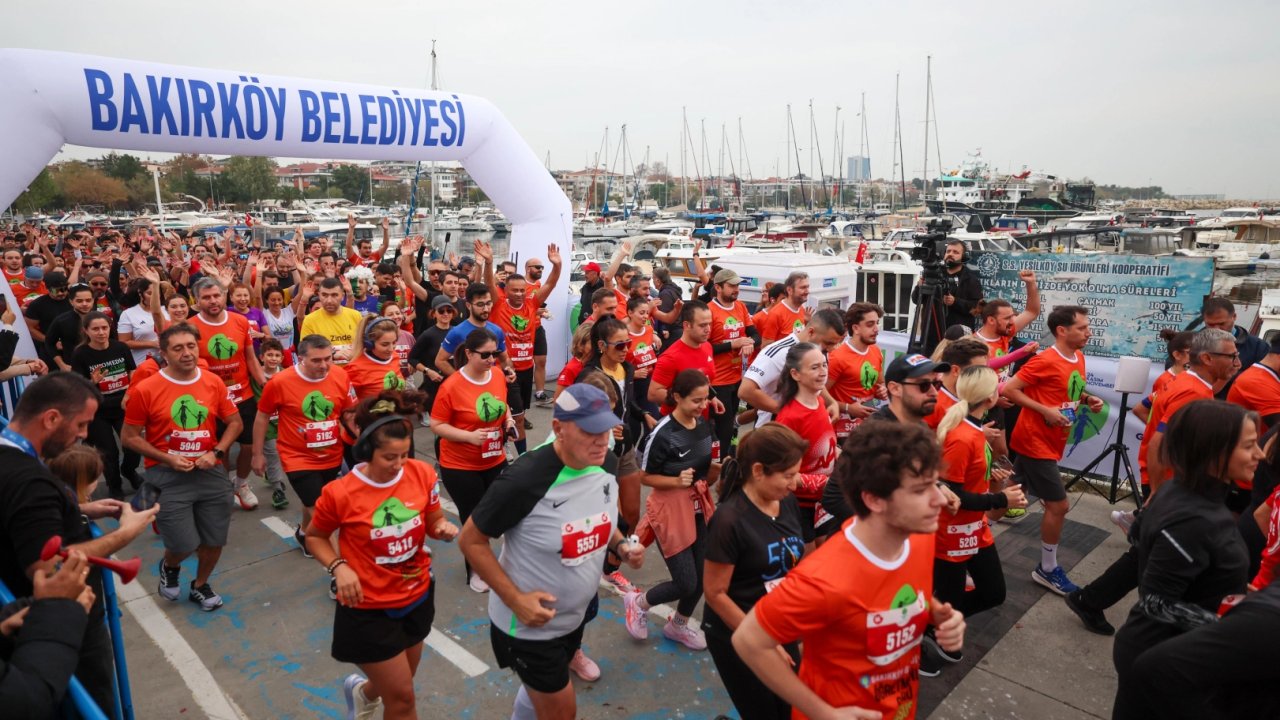 İstanbul Bakırköy’de öğretmenler günü için 2 bin 800 kişi koştu