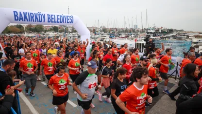 İstanbul Bakırköy’de öğretmenler günü için 2 bin 800 kişi koştu