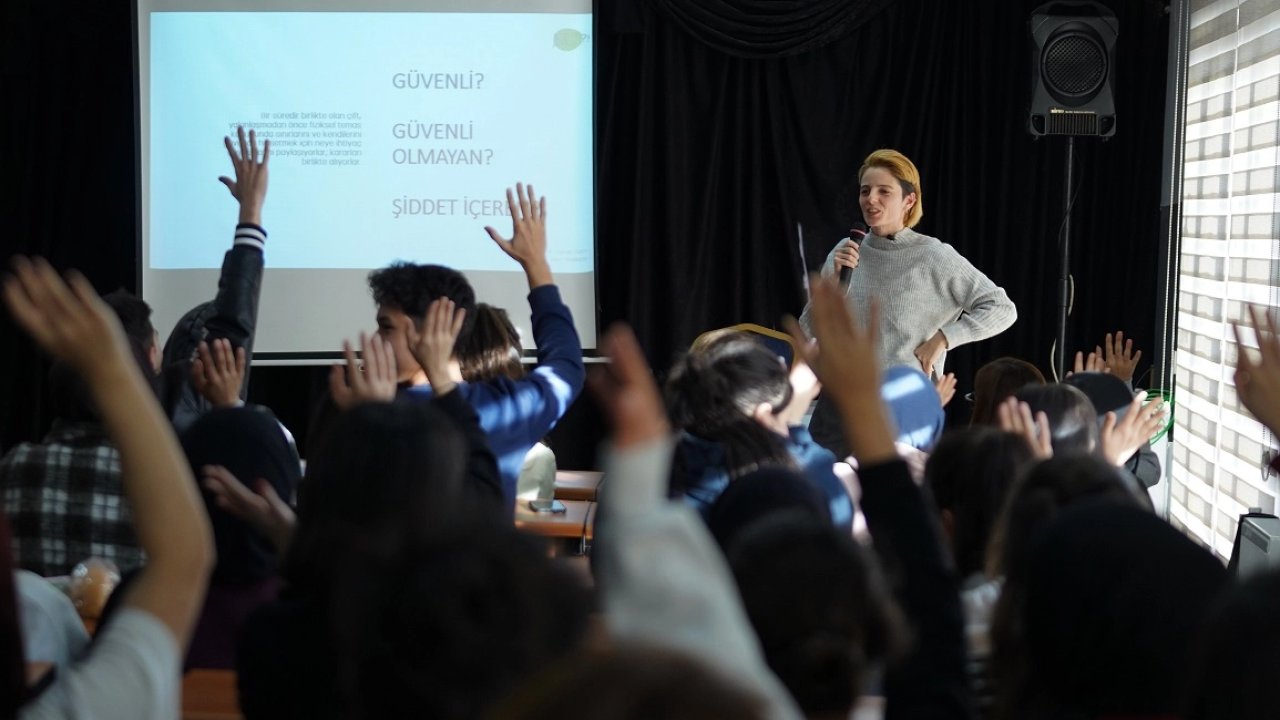 İstanbul Beylikdüzü’nde kadına şiddete karşı birlik ve dayanışma