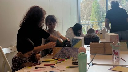 İstanbul Maltepe'de çocuklar anneleriyle sanatsal gelişimde