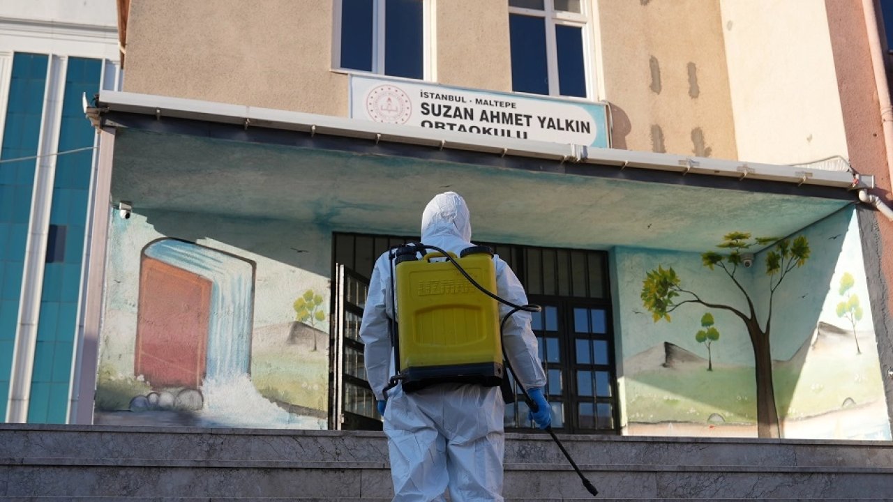 İstanbul Maltepe’de okullar dezenfekte ediliyor