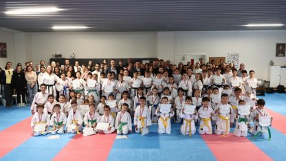 İzmir Aliağa'da 75 sporcu yeni kuşağa sahip oldu