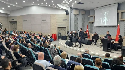 İzmir Bornova’da 10 Kasım’da duygu dolu gece