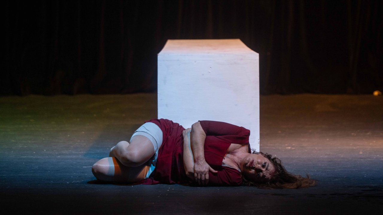 İzmir Bornova’da kadın mücadelesi sahneye taşındı