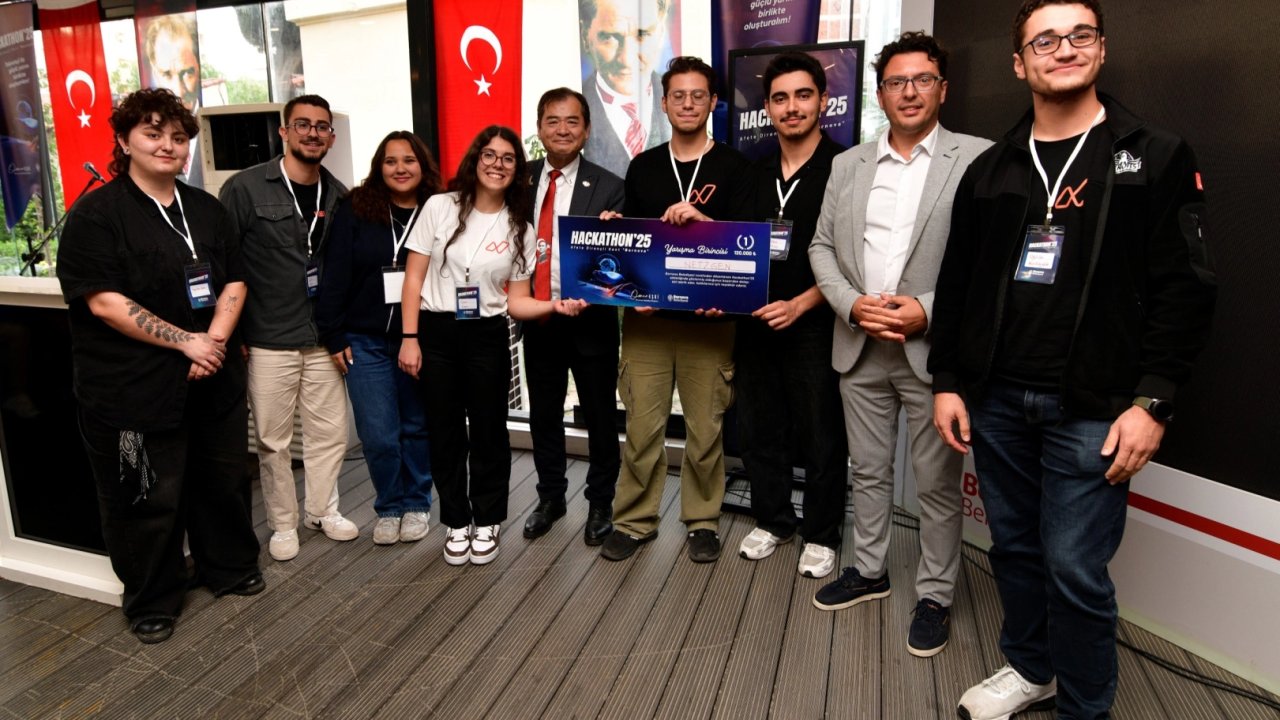 İzmir Bornovalı genç beyinler afetlere dirençli kent için kod yazdı