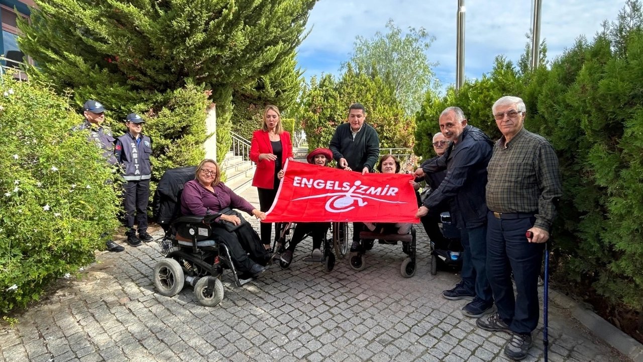 İzmir Büyükşehir’den bir “Kırmızı Bayrak” da Çeşme Belediyesi&#039;ne