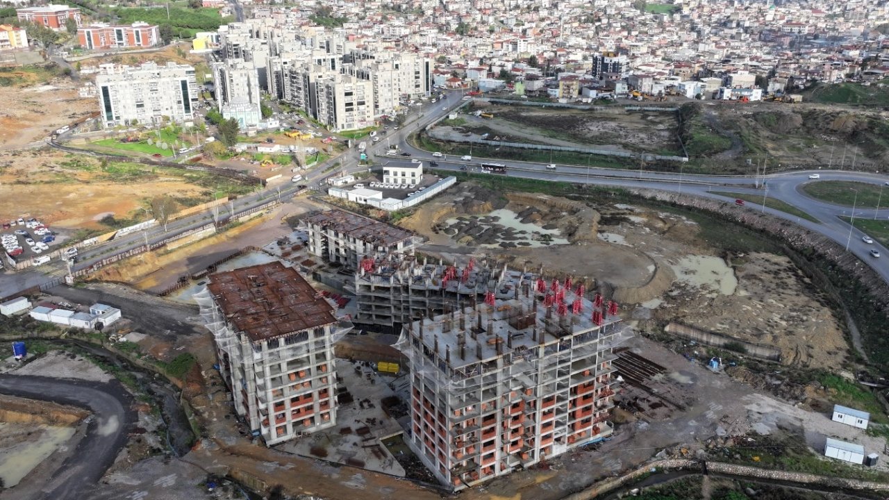 İzmir Büyükşehir&#039;den Uzundere kentsel dönüşümünde hukuki uyarı