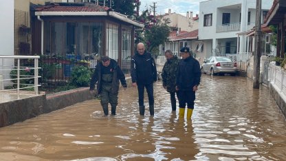 İzmir Foça'da sel! Selden etkilenen bölgelere Kaymakam Aydın'dan inceleme