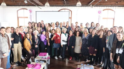 İzmir, kadınların katılımıyla güçleniyor 