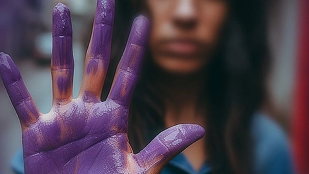 İzmir Karabağlar&#039;da kadına yönelik şiddete karşı 24 saatlik nöbet başlıyor