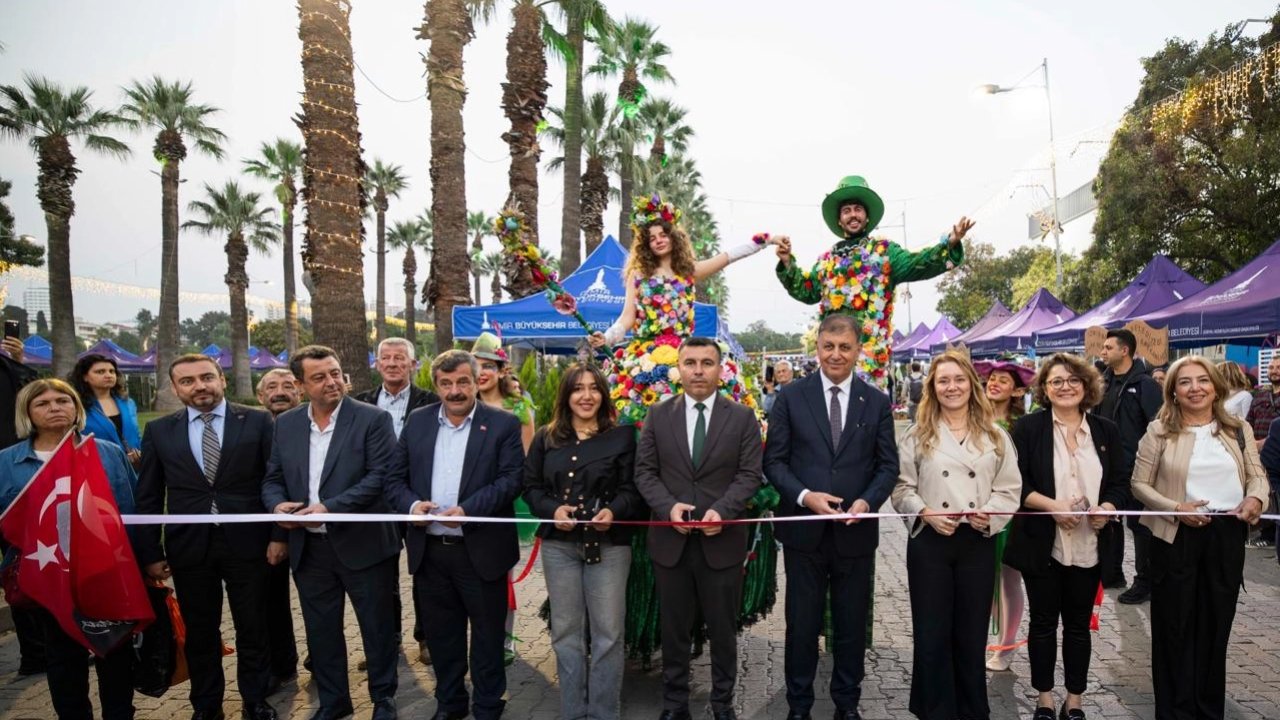 İzmir Kültürpark&#039;ta rengarenk buluşma