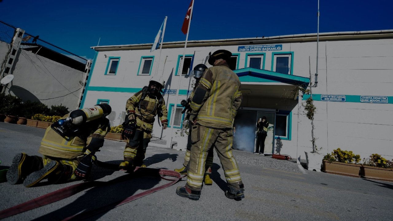 İzmir Zabıtası&#039;ndan olası afet tatbikatı