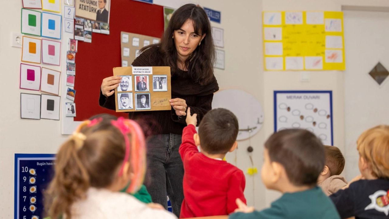 İzmir’de duygulandıran öğretmenlik hikâyesi... Eğitim gördüğü anaokuluna 25 yıl öğretmen oldu