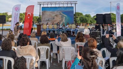 İzmir’de kadınlardan ''Buradayım, iyiyim'' mesajı