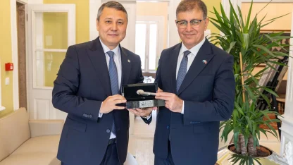 İzmir'de Kazakistan heyeti Ay Yıldızlı Konak'ta ağırlandı