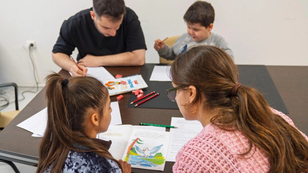 İzmir&#039;de &#039;Renkli Harfler&#039; projesinde ders zili çaldı