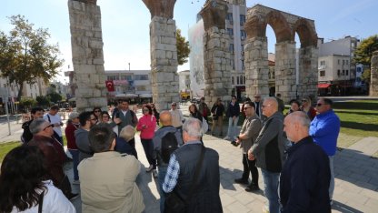 İzmirli turist rehberlerinden Efes Tarlası Yaşam Köyü’ne eğitim ziyareti