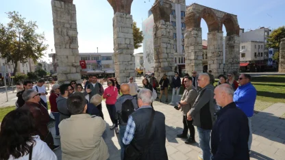 İzmirli turist rehberlerinden Efes Tarlası Yaşam Köyü’ne eğitim ziyareti