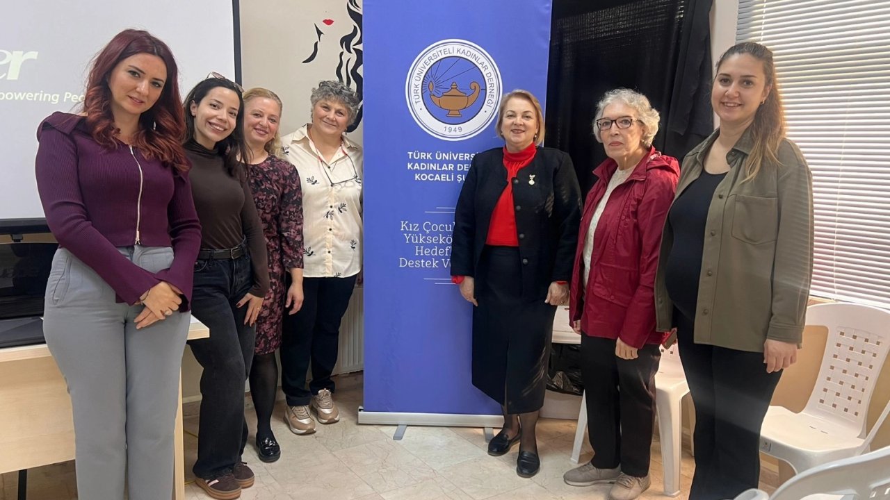 İzmit&#039;te &#039;Güçlü Kadın Güçlü Toplum&#039; projesinin ilk eğitimi