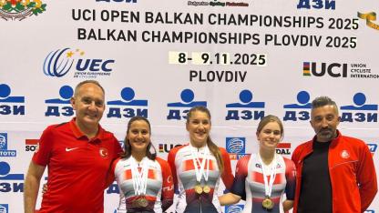 Kadın bisikletçiler fark yarattı