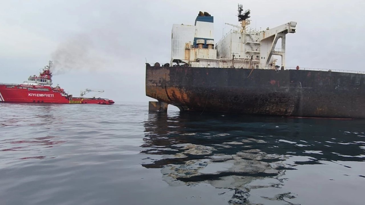 Karadeniz&#039;de patlama yaşayan &#039;KAIROS&#039;ta yangın söndürüldü... VIRAT&#039;ın çeki operasyonu sürüyor