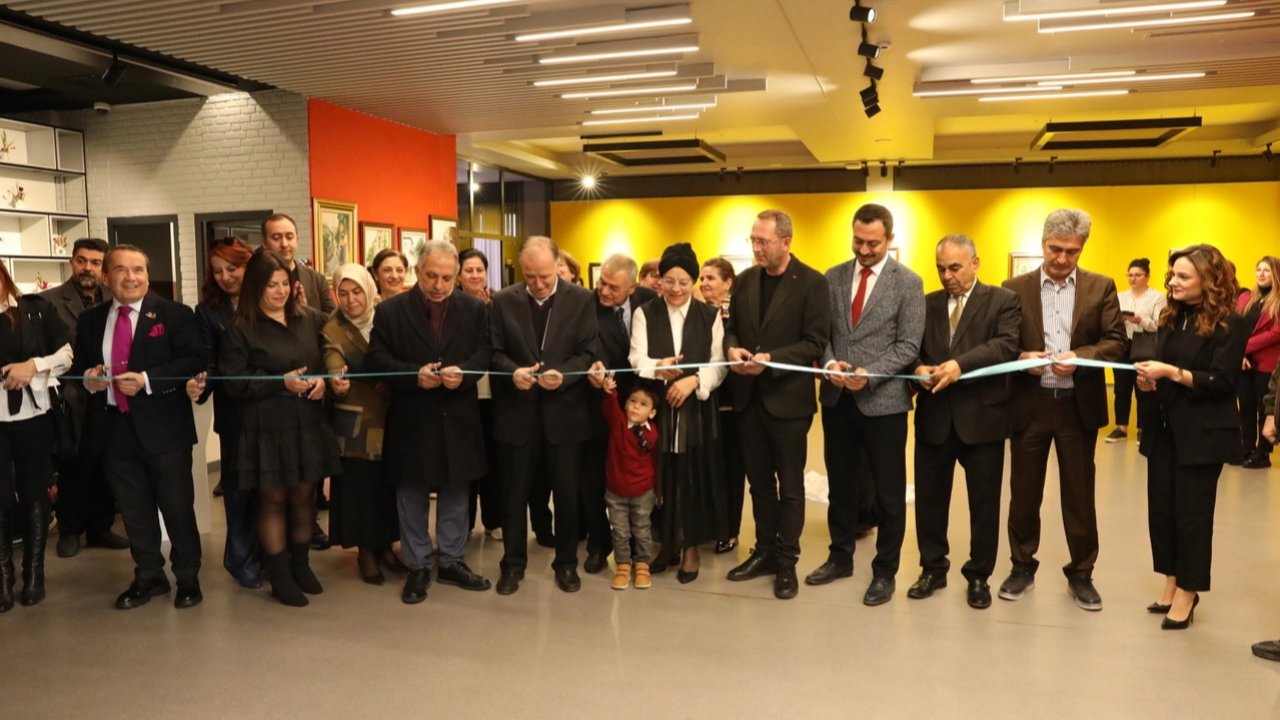 Kayseri Büyükşehir&#039;de sanatın kalbi dayanışma için attı