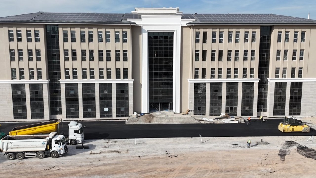 Kayseri Büyükşehir&#039;den 2 milyon liralık asfalt yatırımı