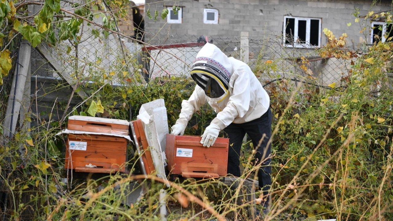 Kayseri Büyükşehir&#039;e kovan dolusu teşekkür