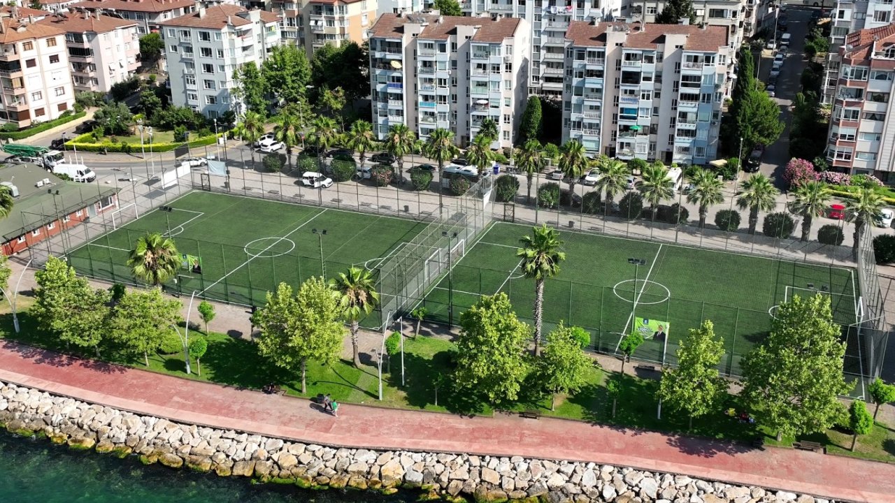 Kocaeli Büyükşehir’den kırsala 12 futbol sahası