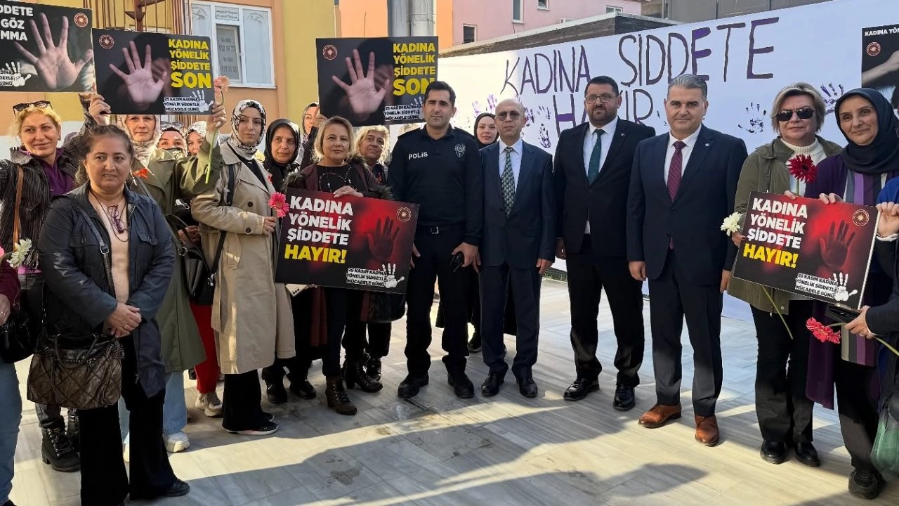 Kocaeli Gölcük’te kadına şiddete karşı farkındalık etkinliği