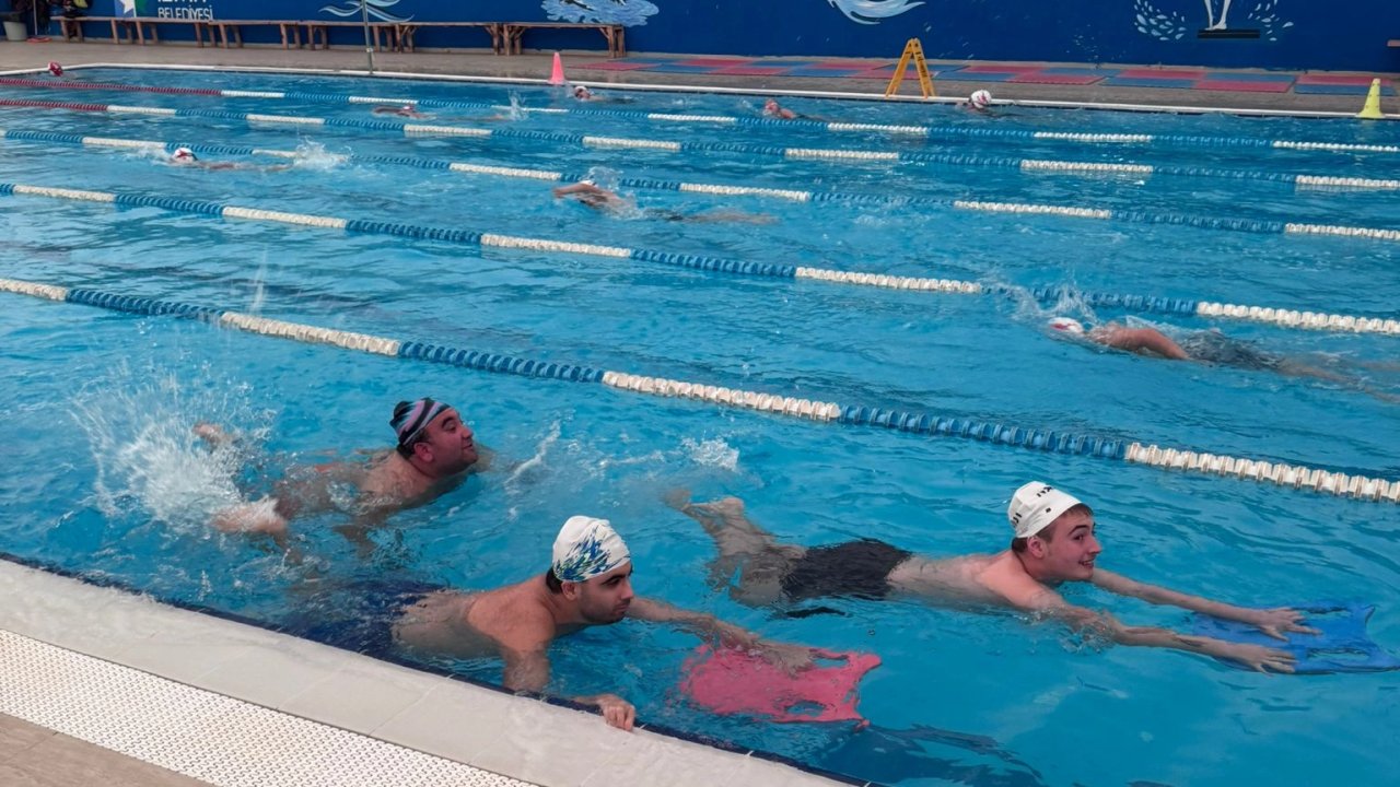 Kocaeli İzmit&#039;te “Engelsiz Kulaçlar” başladı