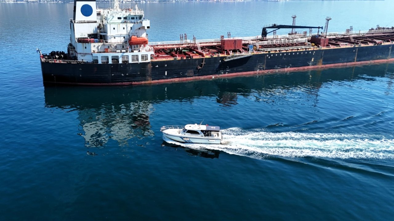 Kocaeli&#039;de 7 bin 90 metreküp atık denizden ayrıştırıldı